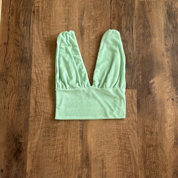 Light Green stretchy crop top size Medium Fashion Nova  EUC - Picture 6 of 8